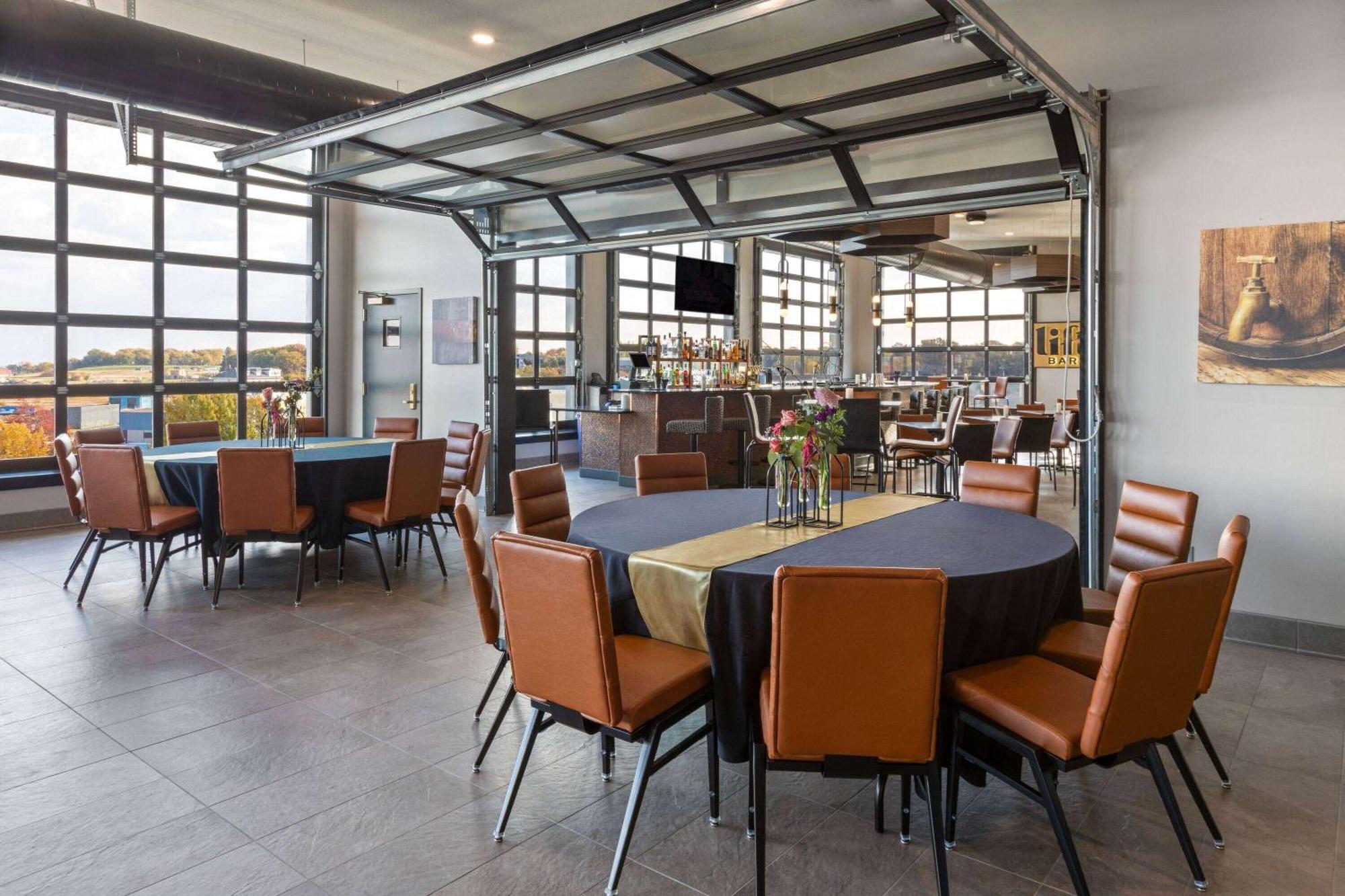 Riverbend Hotel And Suites, Trademark Collection By Wyndham Ashtabula Exteriör bild