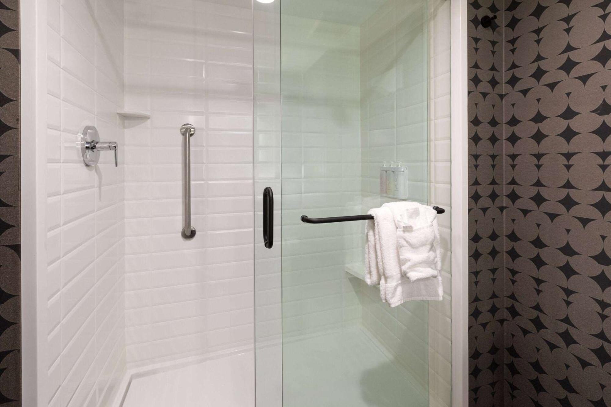 Riverbend Hotel And Suites, Trademark Collection By Wyndham Ashtabula Exteriör bild