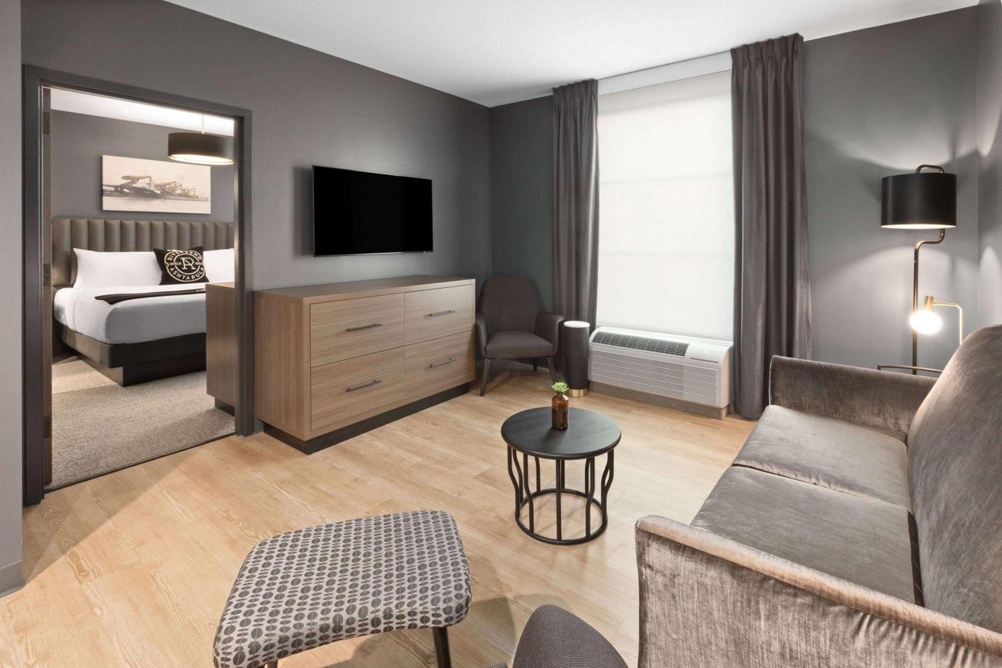 Riverbend Hotel And Suites, Trademark Collection By Wyndham Ashtabula Exteriör bild